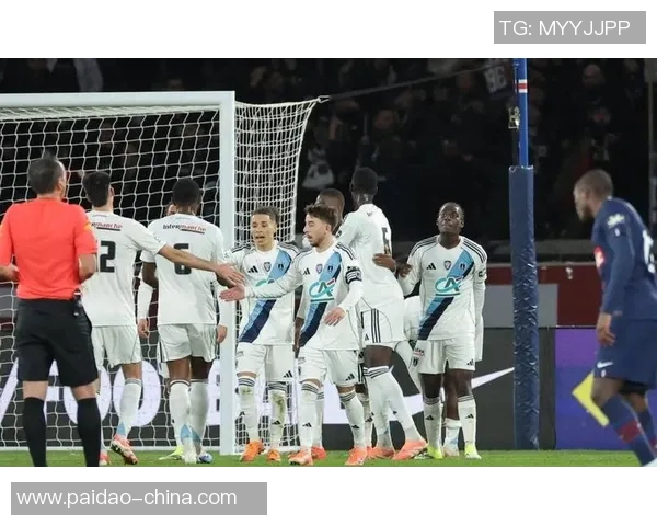 英超惊现冷门皇马与巴黎圣日耳曼激战成平局红牌事件引发全场热议